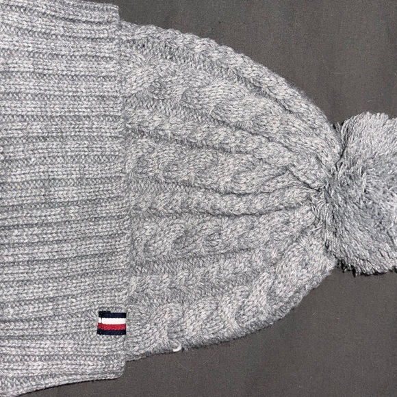 Tommy Hilfiger hat and scarf set - Picture 2 of 3